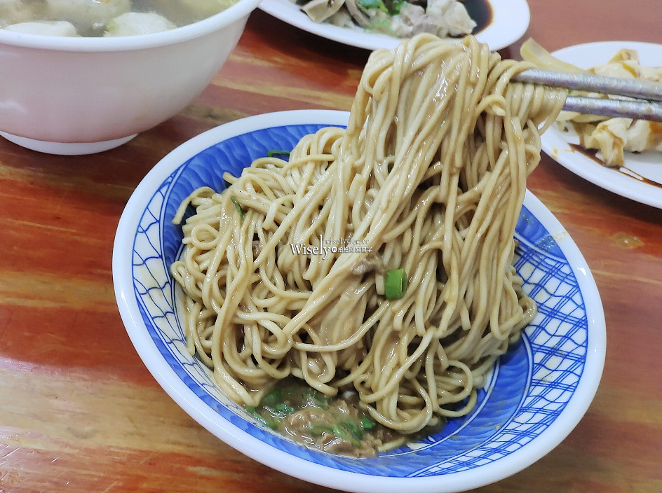 日食麵店︱東港陸橋︱雙醬麵.餛飩魚丸湯.頭骨肉.菜捲︱宜蘭市美食