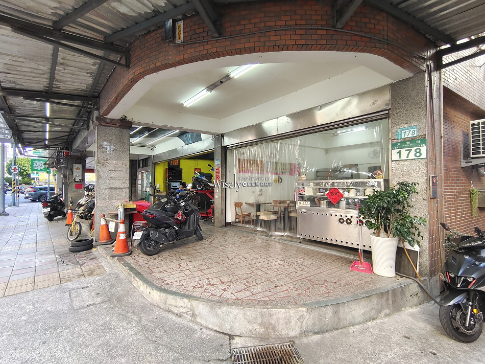 香香滷肉飯︱新北三重美食小吃︱豬腳便當.竹筍湯.魯肉飯︱捷運蘆洲站 香香滷肉飯︱新北三重美食小吃︱豬腳便當.竹筍湯.魯肉飯︱捷運蘆洲站