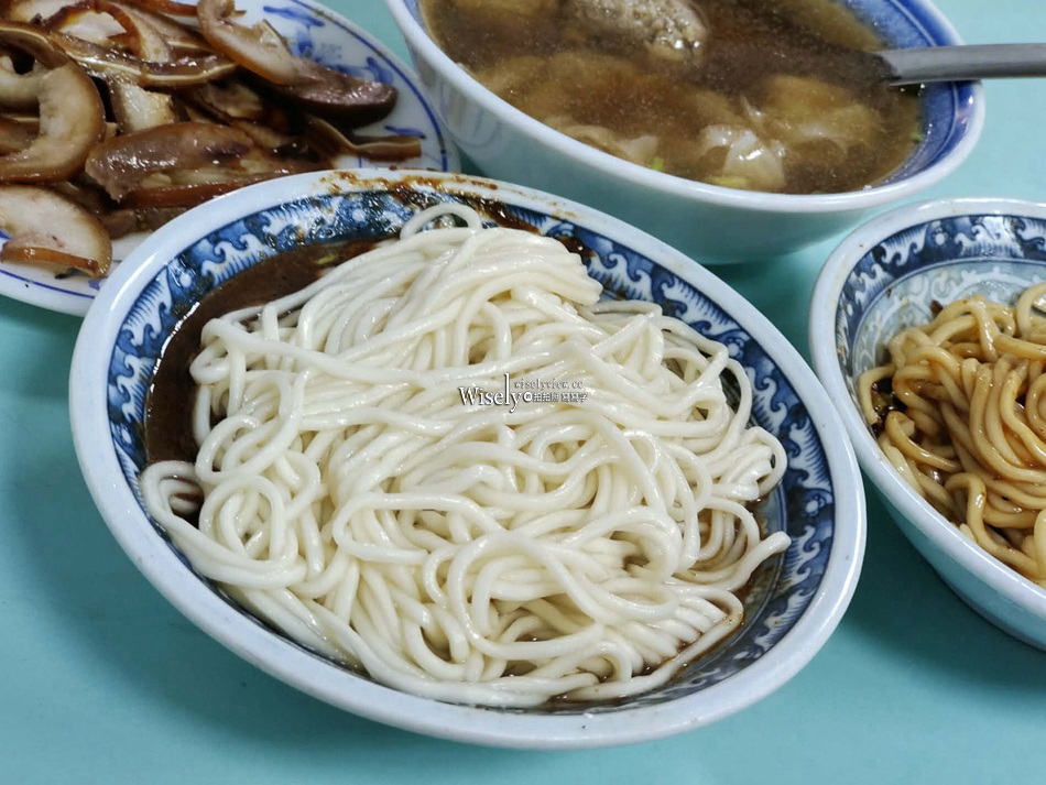 駝背麵食店︱宜蘭市40多年老店︱餛飩魚丸湯.香菇炸醬麵︱宜蘭轉運站 駝背麵食店︱宜蘭市40多年老店︱餛飩魚丸湯.香菇炸醬麵︱宜蘭轉運站