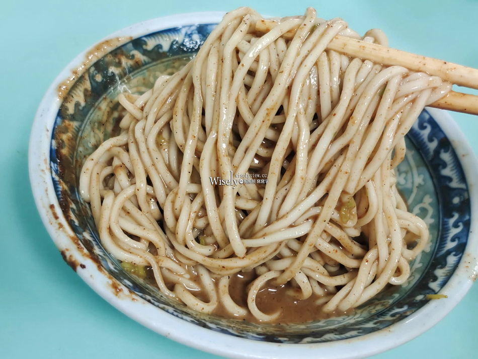 駝背麵食店︱宜蘭市40多年老店︱餛飩魚丸湯.香菇炸醬麵︱宜蘭轉運站 駝背麵食店︱宜蘭市40多年老店︱餛飩魚丸湯.香菇炸醬麵︱宜蘭轉運站