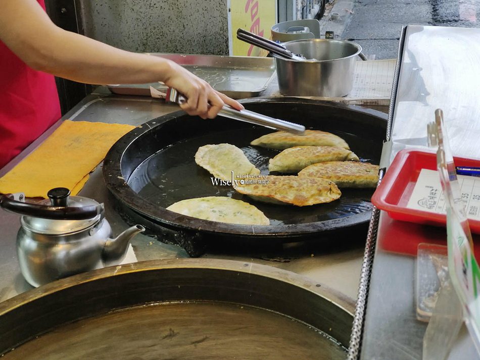 楊胖子韭菜盒蔥油餅︱宜蘭市美食︱熱炒店起家︱復興路排隊外帶午茶