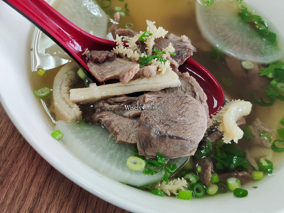 四城無名牛雜湯︱宜蘭礁溪低調美食︱蝦仁水餃.魯肉飯.煙燻豬耳朵 四城無名牛雜湯︱宜蘭礁溪低調美食︱蝦仁水餃.魯肉飯.煙燻豬耳朵