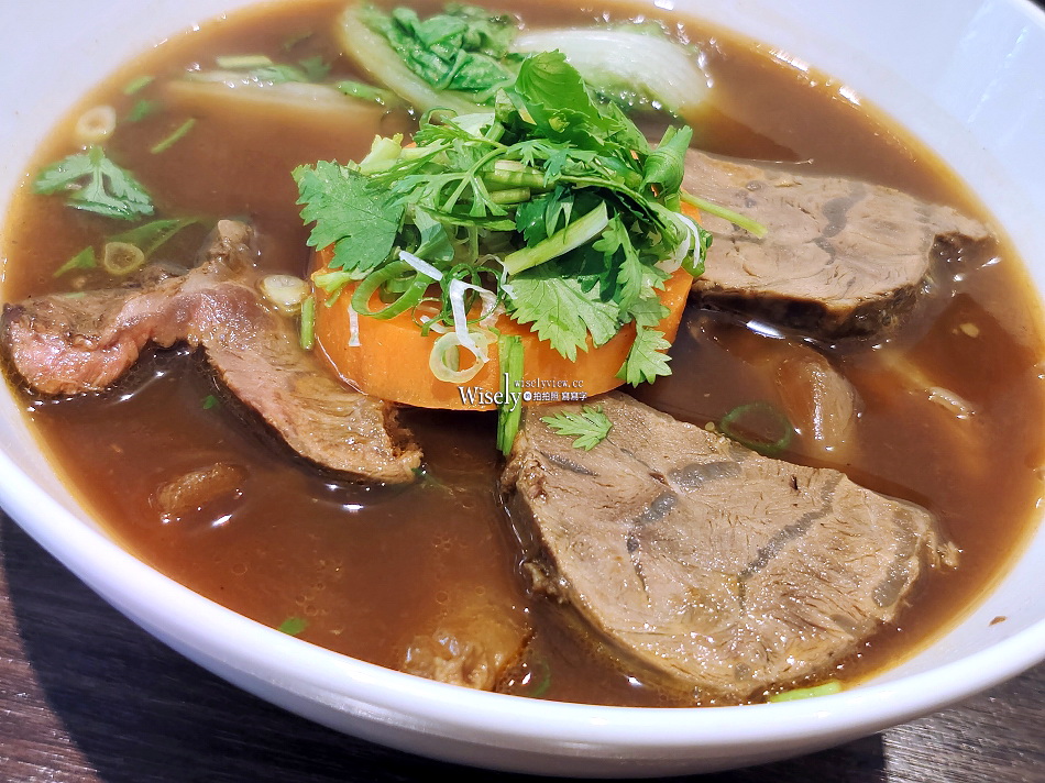 就是這間-功夫牛肉麵︱台北台安醫院︱蔬果湯頭偏淺淡︱捷運南京復興站 就是這間-功夫牛肉麵︱台北台安醫院︱蔬果湯頭偏淺淡︱捷運南京復興站