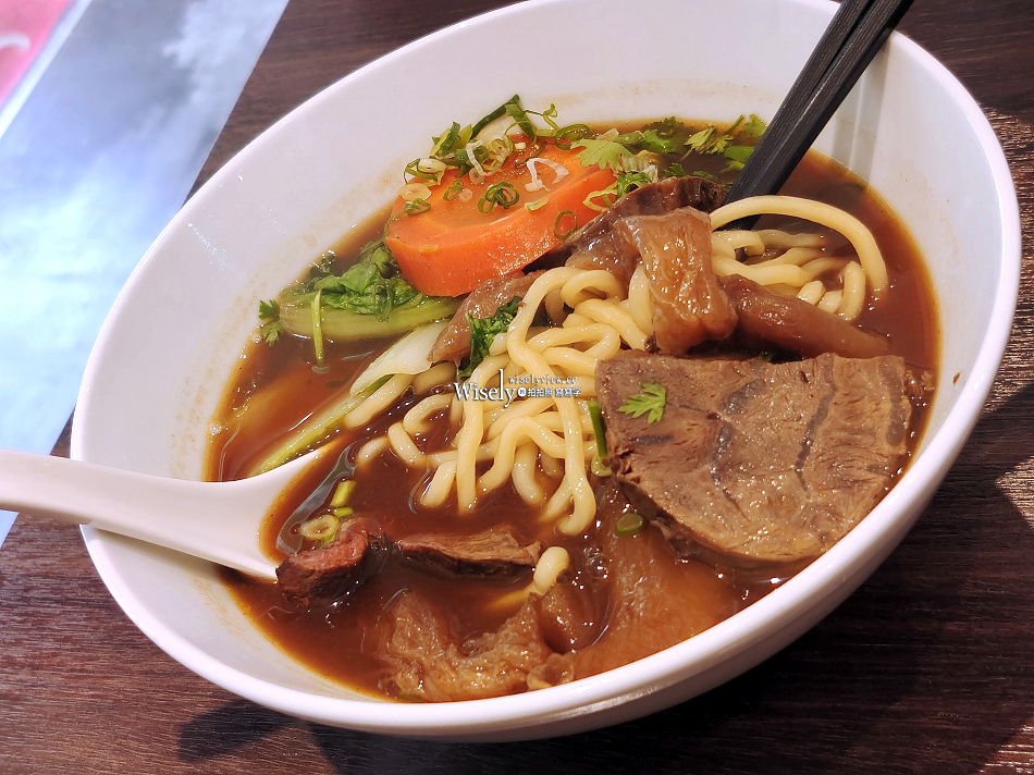 就是這間-功夫牛肉麵︱台北台安醫院︱蔬果湯頭偏淺淡︱捷運南京復興站 就是這間-功夫牛肉麵︱台北台安醫院︱蔬果湯頭偏淺淡︱捷運南京復興站