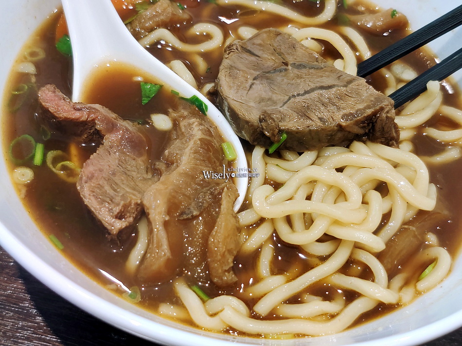 就是這間-功夫牛肉麵︱台北台安醫院︱蔬果湯頭偏淺淡︱捷運南京復興站 就是這間-功夫牛肉麵︱台北台安醫院︱蔬果湯頭偏淺淡︱捷運南京復興站
