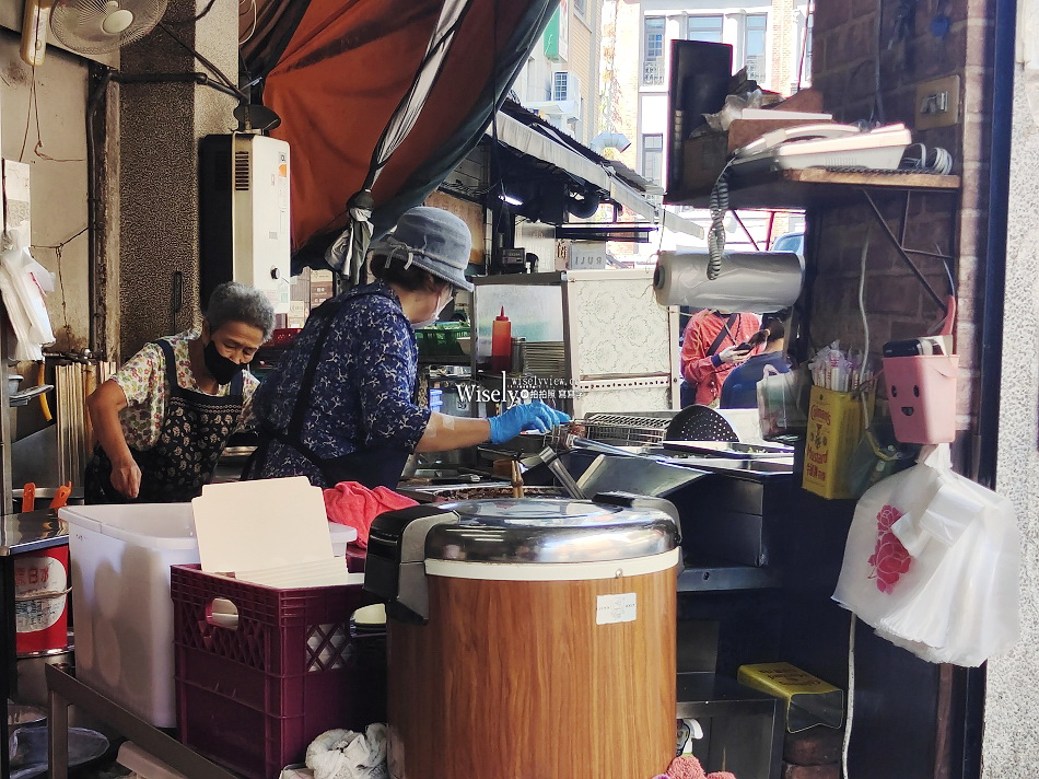 金仙魚丸︱大稻埕迪化街永樂市場︱蝦捲.魚丸湯.滷肉飯.排骨飯︱捷運北門站 金仙魚丸︱大稻埕迪化街永樂市場︱蝦捲.魚丸湯.滷肉飯.排骨飯︱捷運北門站
