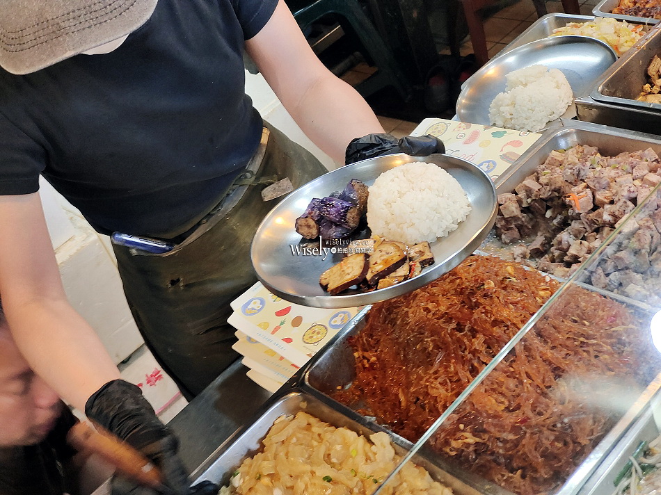 63號攤自助餐.李家灶咖︱台大水源市場百元便當︱捷運公館站︱野果小點 63號攤自助餐.李家灶咖︱台大水源市場百元便當︱捷運公館站︱野果小點